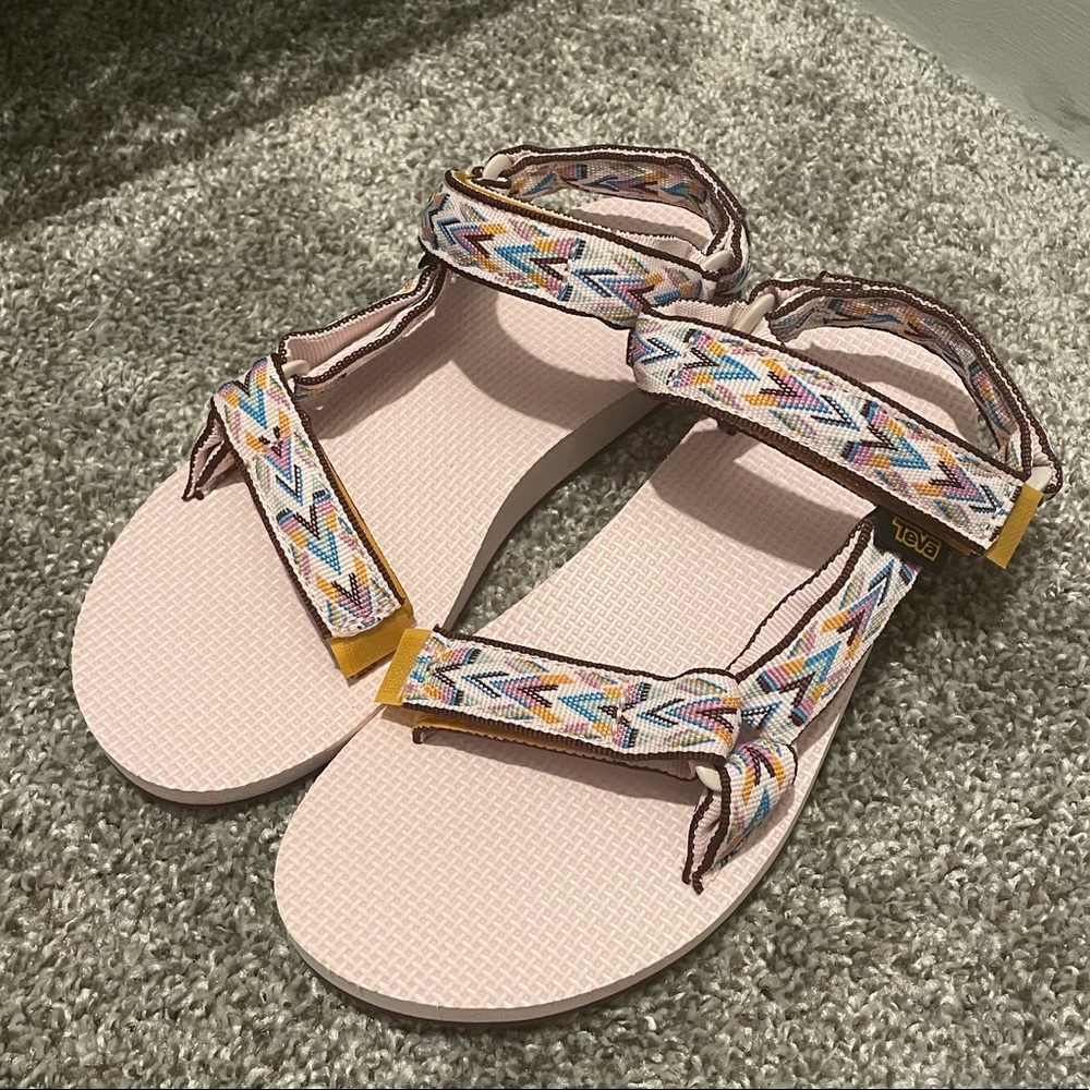 Tevas Original Universal Size 6